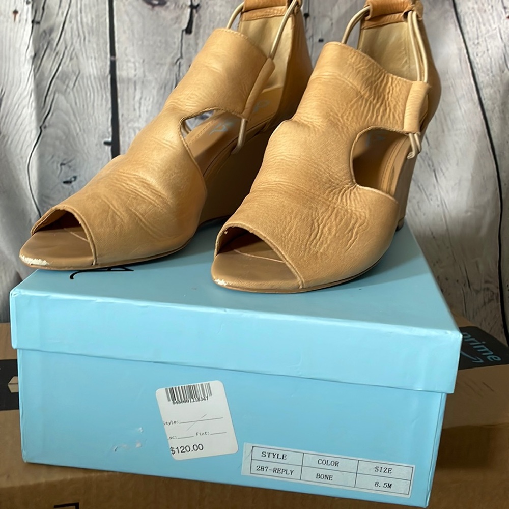 Cynthia Rowley tan wedges